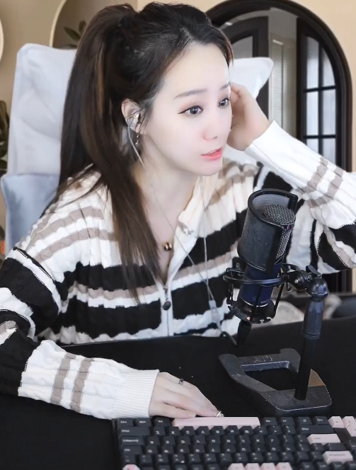 樱桃曝大佛打嘴巴子，全网出名