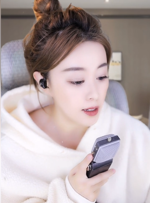 1800万票！妮妮子夺三轮20星头条