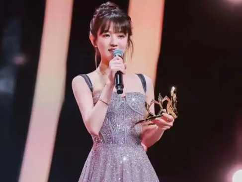 文儿轻易不会拉黑人，除非找自己借钱