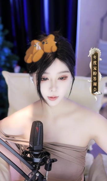 YY年度颜艺星秀亚军恩恩，答谢会送豪礼