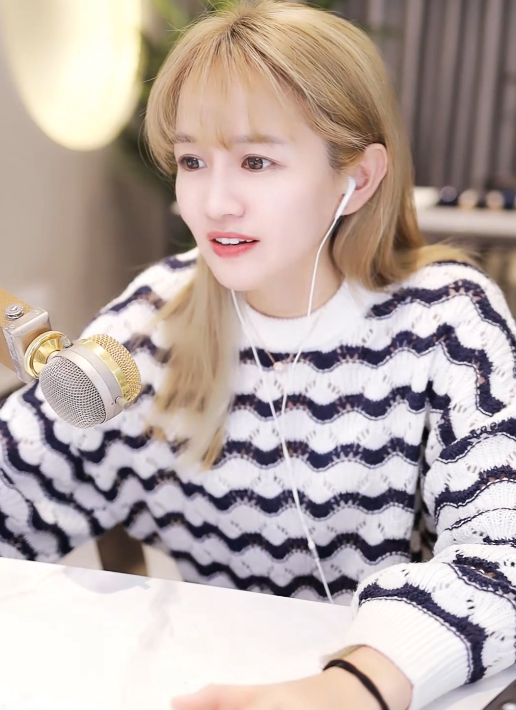 文儿开播获新神豪豪刷支持！