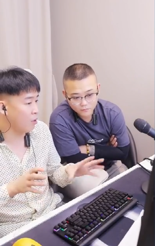 炸弹哥伸出援手，一手深深感动