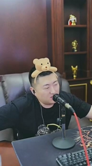 小洲参加商演，唱首歌30万！