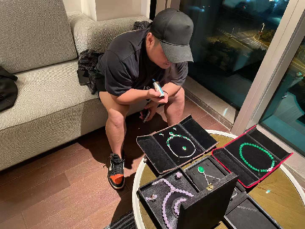 狗剩厦门见大哥，收获四套翡翠！