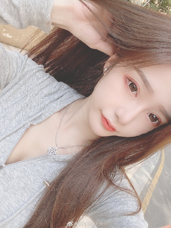 拳击女孩？小天天晒绝美生活照