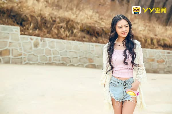 甜美女神雨文雯笑容满满、美呆了