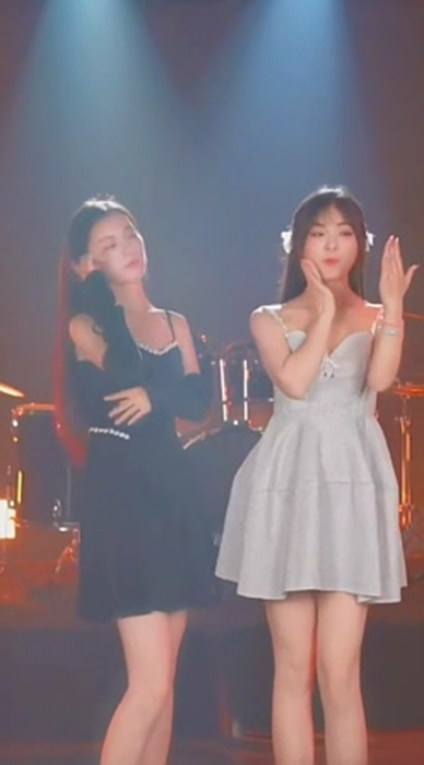 亮眼，双小吱姐妹花共舞