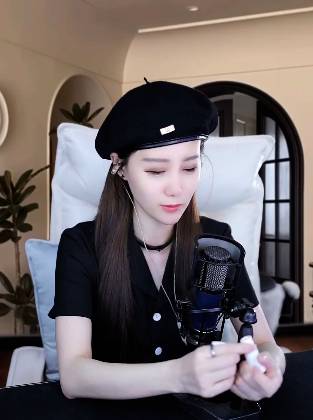 兰梦莎一直停播，但睿廷电母不少