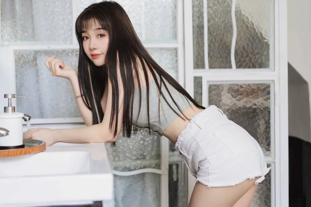 元气少女”璐璐，青春可爱、灵动俏皮写真！