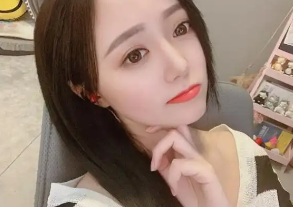 洛瑶自曝家中没人敢介绍相亲，九情如此说