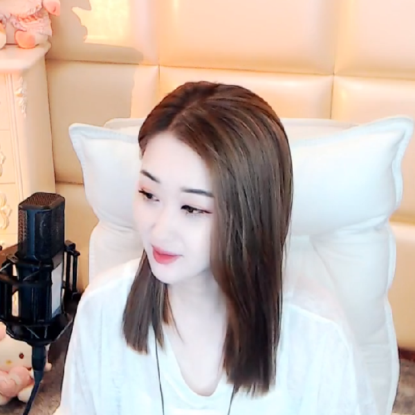 独家放送！大美美清纯气质美照