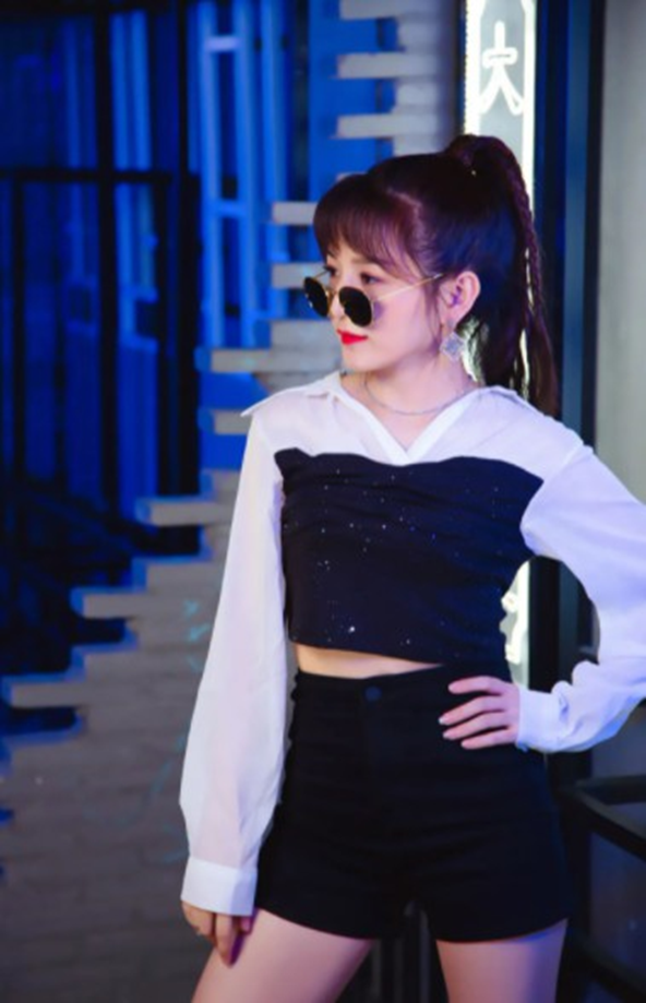 小洲求二哥解密文儿签约费，是否有8000