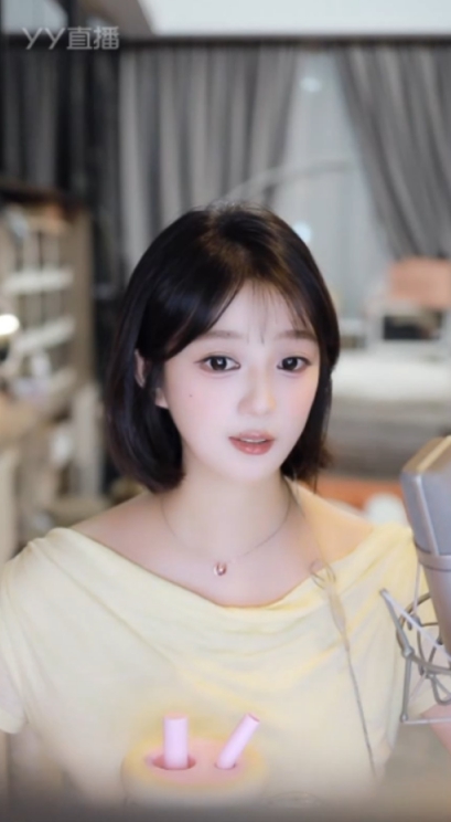 沈雨萱剪短发，酷似童年偶像“陆依萍”