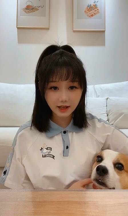 馒小蛮带着神秘嘉宾来直播