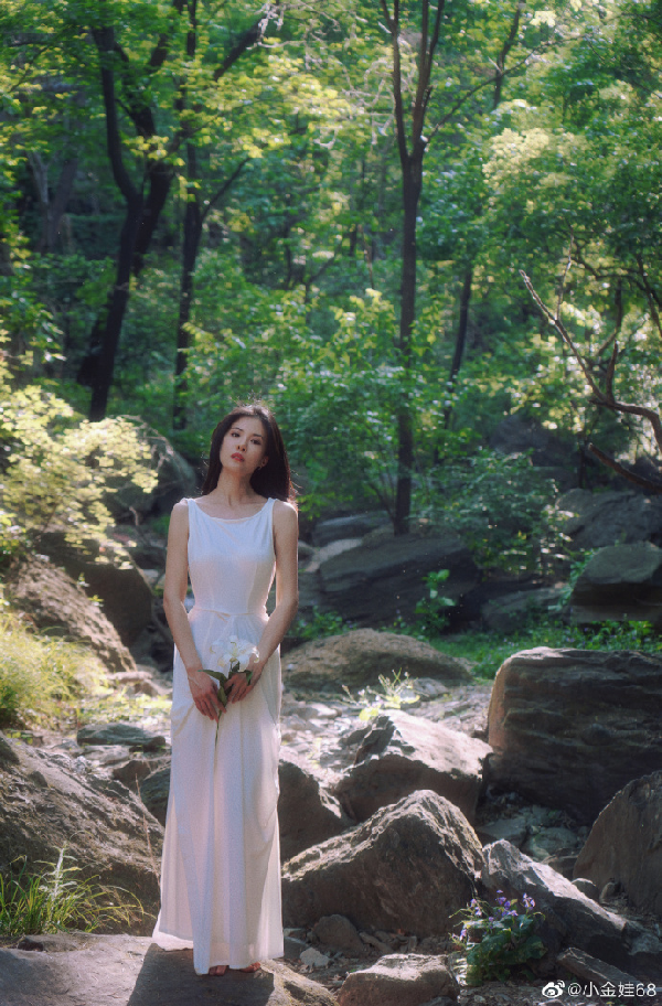 小金娃山林小溪女神范美照！