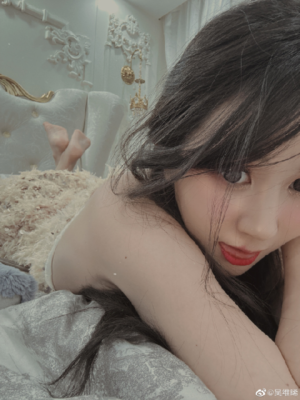 女神眯眯最新自拍，公主流苏裙