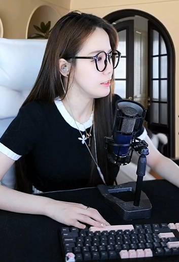 果然不饿，鱼闪闪真实力电母