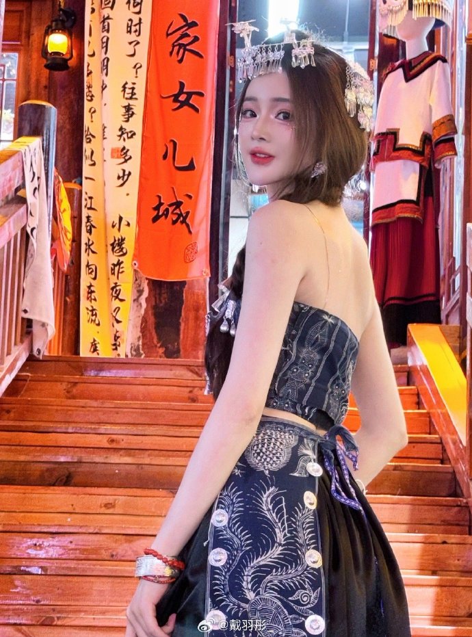 大雨不减粉丝热情，戴羽彤商演人气爆棚！