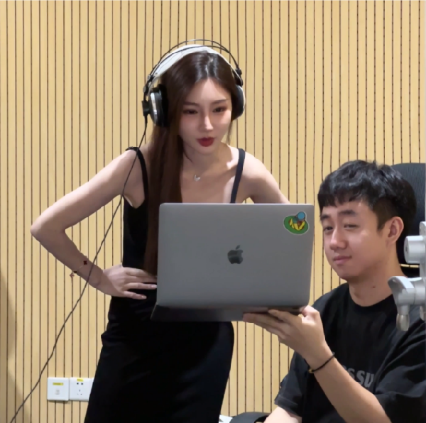 小猫咪飞广州出差，录音棚录歌?