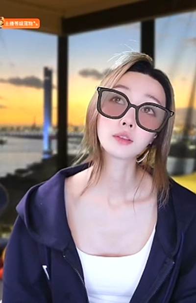 凡凡与子皿哥关系很纯洁！