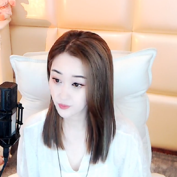 独家放送！大美美清纯气质美照