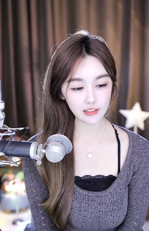 两大电母激战头条，话社流水大增