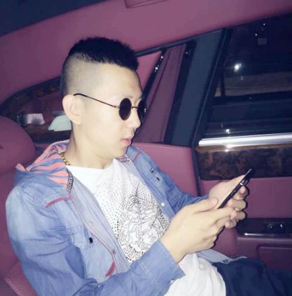 王小源的电母徒弟签约了晨一
