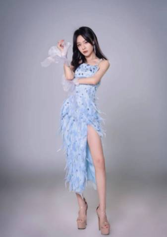 女脱两大超级电母票超200万！