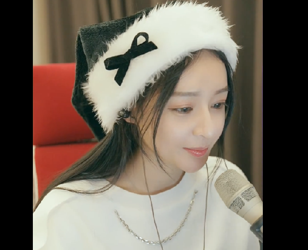 鱼闪闪妹妹现身，惊艳众粉丝