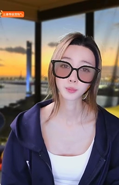 凡凡与子皿哥关系很纯洁！