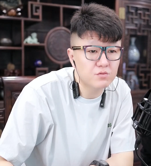 YY好OW，为旗下电母介绍神豪