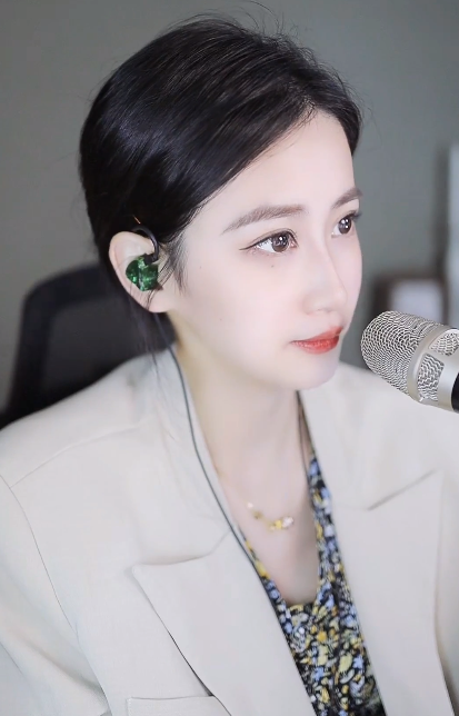 老牌电母夏瑶，战头条获5星头条