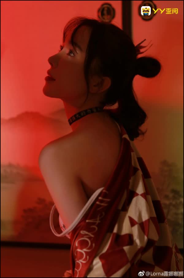 小露娜落泪退网，众咖现身安慰！
