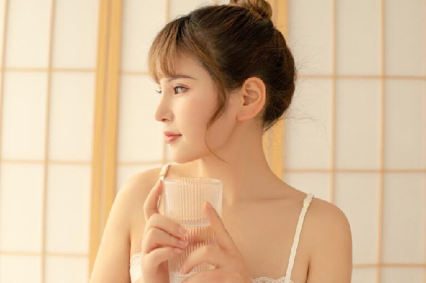 颜色不一样的烟火，九妹深夜发文