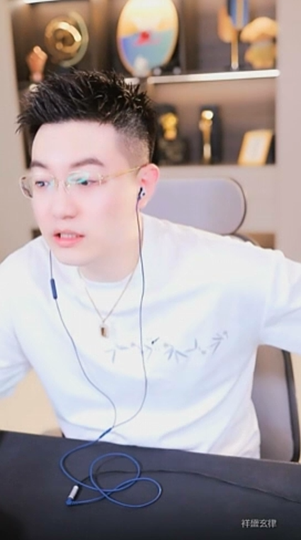 玩不了多人连麦，玄律拒绝随风哥豪刷！