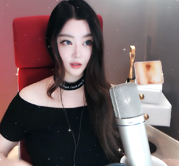 粉丝：被晓夏的美貌深深折服！