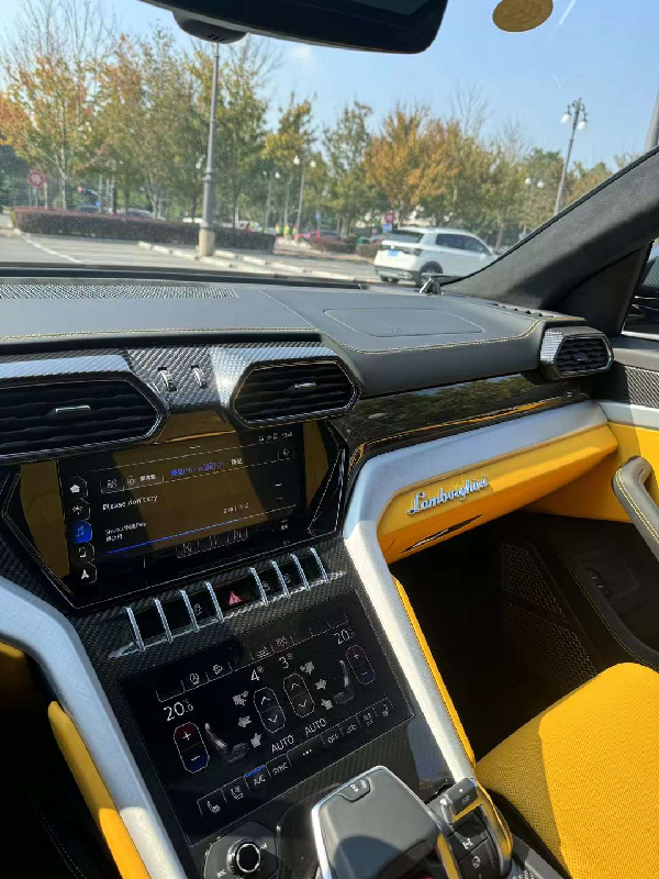 女神晓夏提百万豪车兰博基尼！