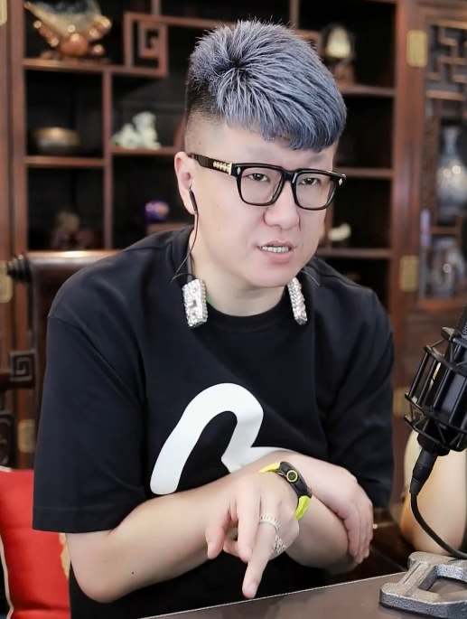 神豪在洛瑶频道，大佛激动打招呼