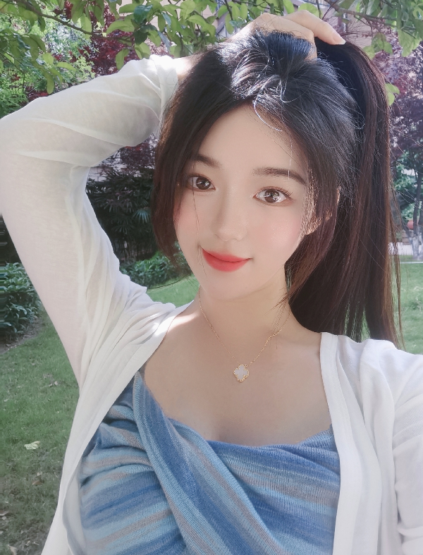 温柔女神魏苗苗令人心动的美照合