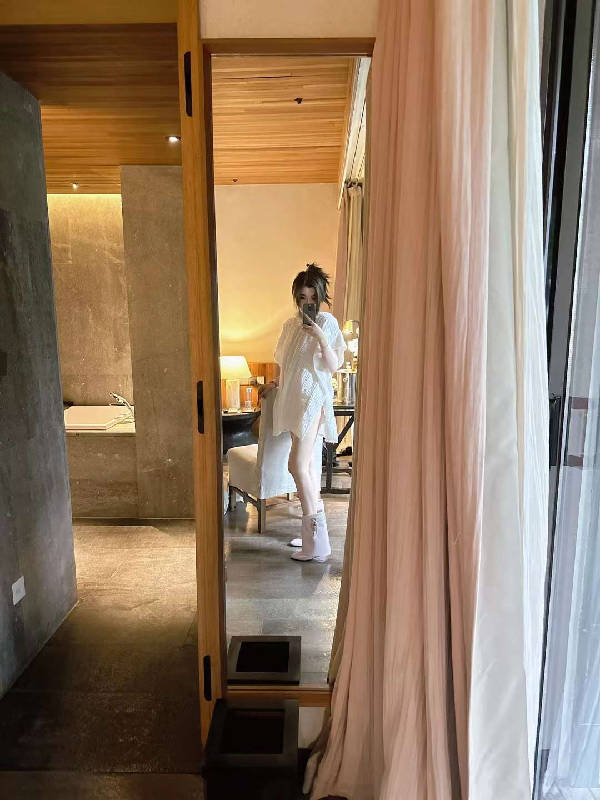 女神夏畅玩江南，入住纪梵希！