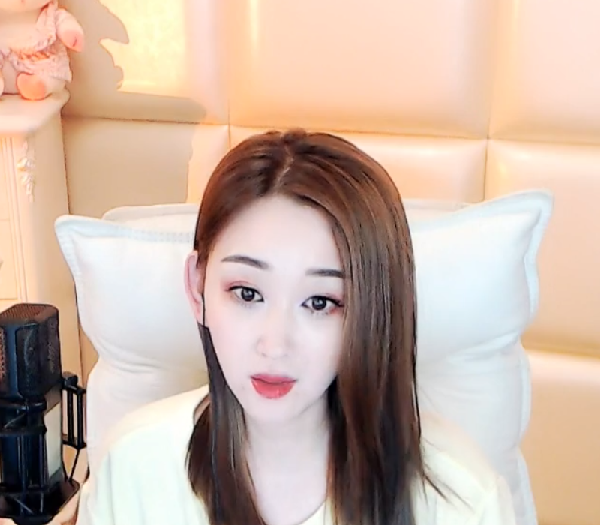 大美美长发斜肩，超有女人味