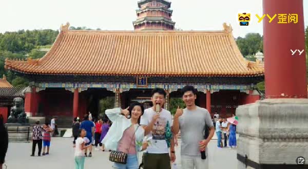 甜美主播王甜现身颐和园