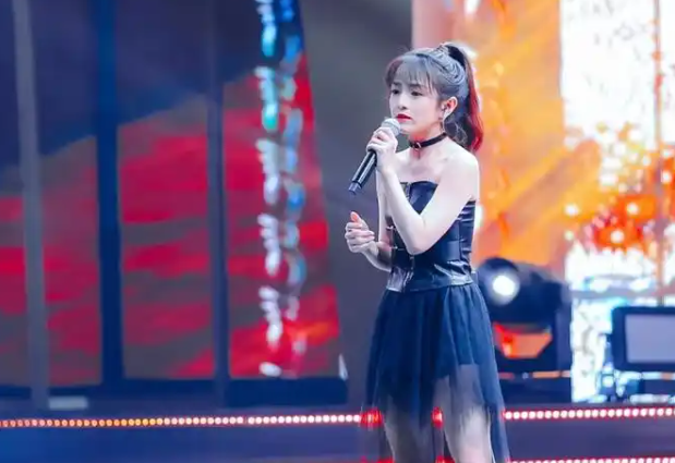 天奕太受宠了，毕文为其安排两位师父