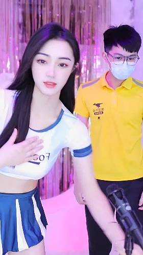 超靓美女竟然被外卖小哥“欺负”