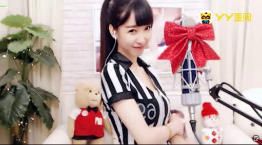 杨大爷变性感足球宝贝，妹妹出镜