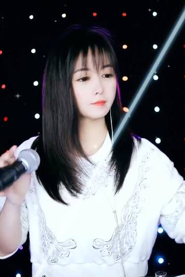 她以一人之力带动整个公会的流水