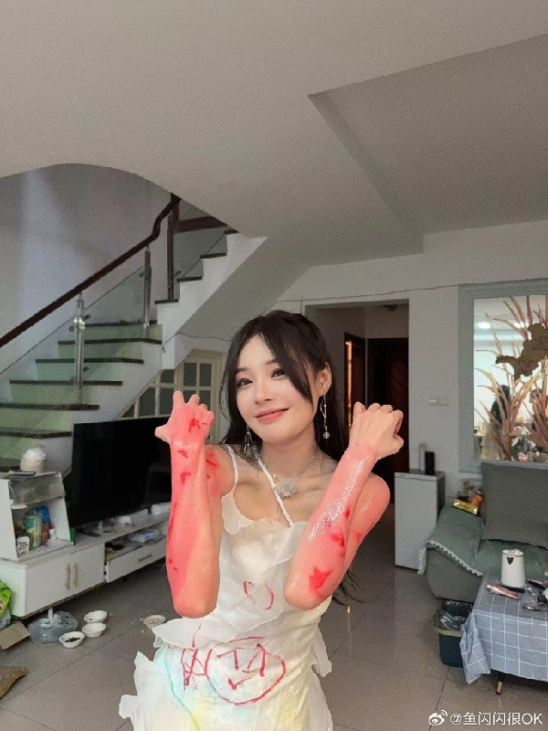 唯美户外婚纱秀，鱼闪闪变万圣妆