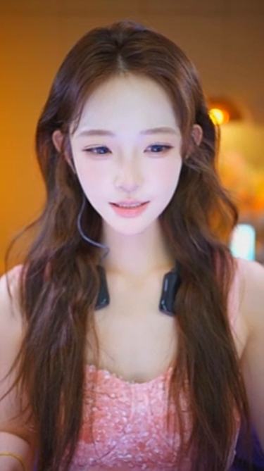被赞长得像李小璐，她的颜值的确是很高！