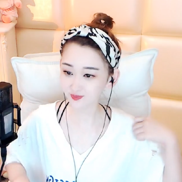 全场焦点！大美美新发型亮相