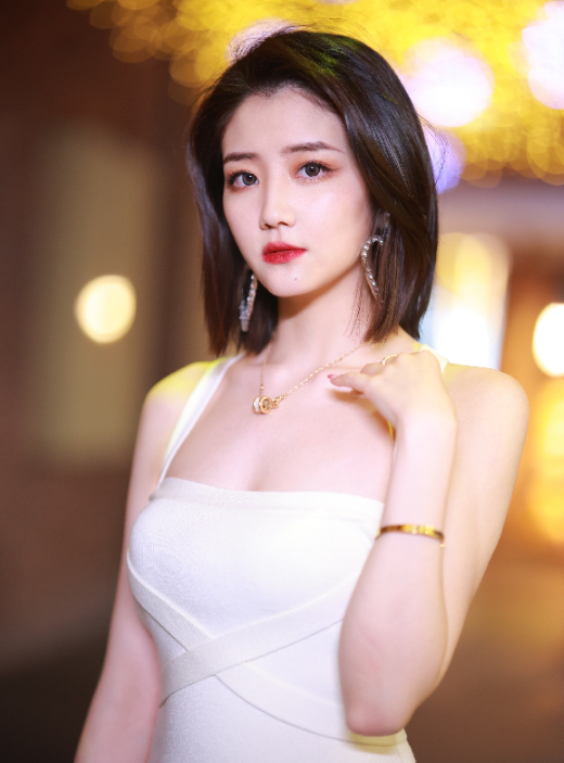 短发女神“妖精大人”首秀送豪礼